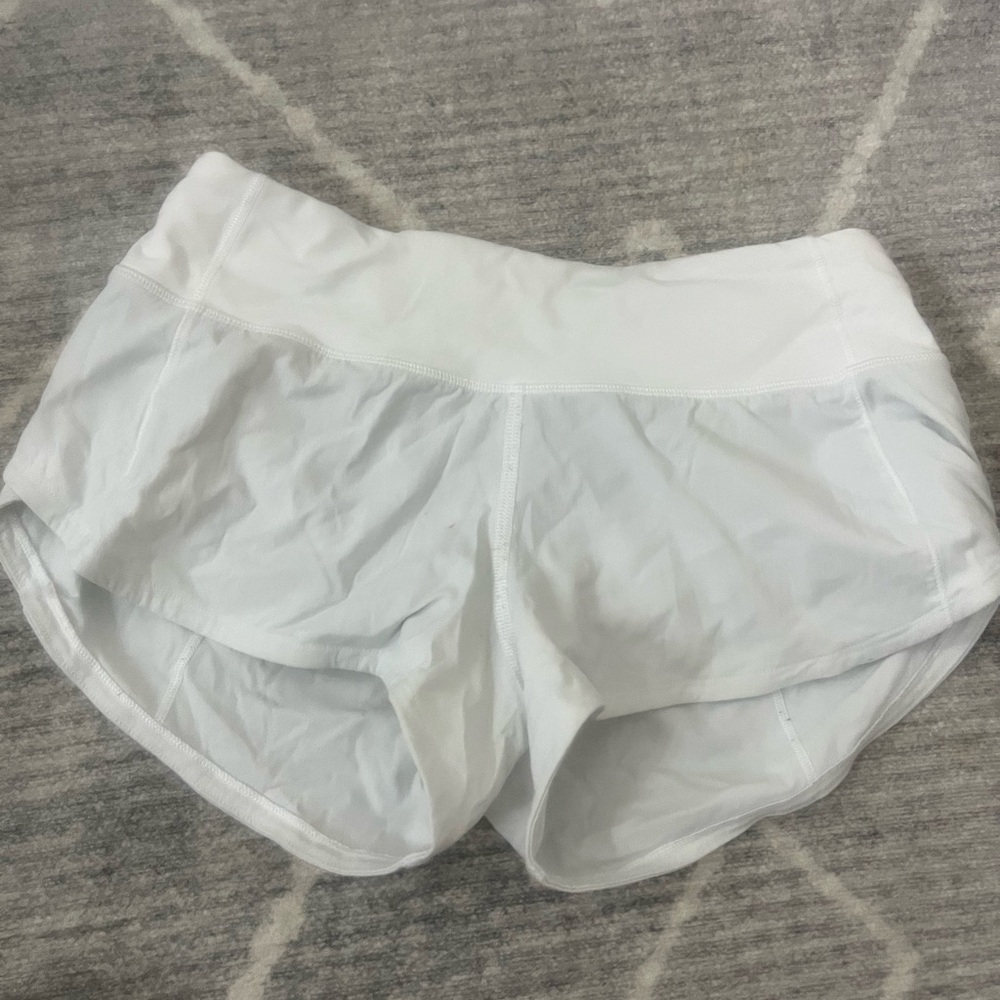 Lululemon size 2 white speed up shorts 2.5’